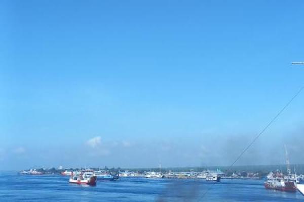 Bagi wisatawan yang menempuh perjalanan ke Bali menggunakan jalur darat, maka akan dihadapkan pada dua pilihan ketika baru saja bersandar di Pelabuhan Gilimanuk, Bali.