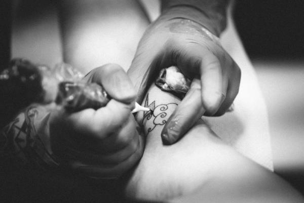 Berikut beberapa tempat tattoo dan piercing terbaik buat kamu yang mau menambah koleksi tinta di kulit atau menambah perhiasan tubuh di Canggu!