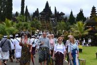 8 Tips Berkenalan dengan Turis Bule saat Liburan di Bali
