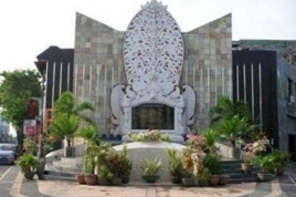12 tahun lalu, Bali diguncang peristiwa pengeboman. Sebuah bom meledak di Paddy`s Pub dan Sari Club di Legian Kuta, disusul oleh bom kedua di Konsulat Jenderal Amerika Serikat.