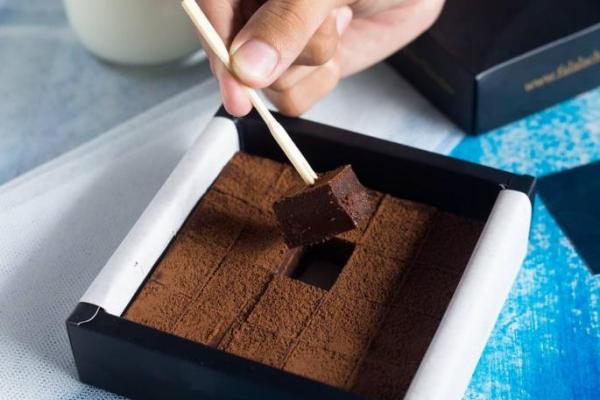 Selain rasanya yang lezat, Coklat Falala juga dikemas secara eksklusif dan kekinian, sehingga cocok menjadi buah tangan untuk keluarga maupun teman kantor.