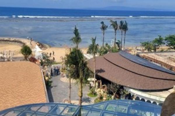 Mal Icon Bali hadir untuk memanjakan para pengunjung yang ingin menikmati kegiatan berbelanja sambil melihat pemandangan pantai yang eksotis